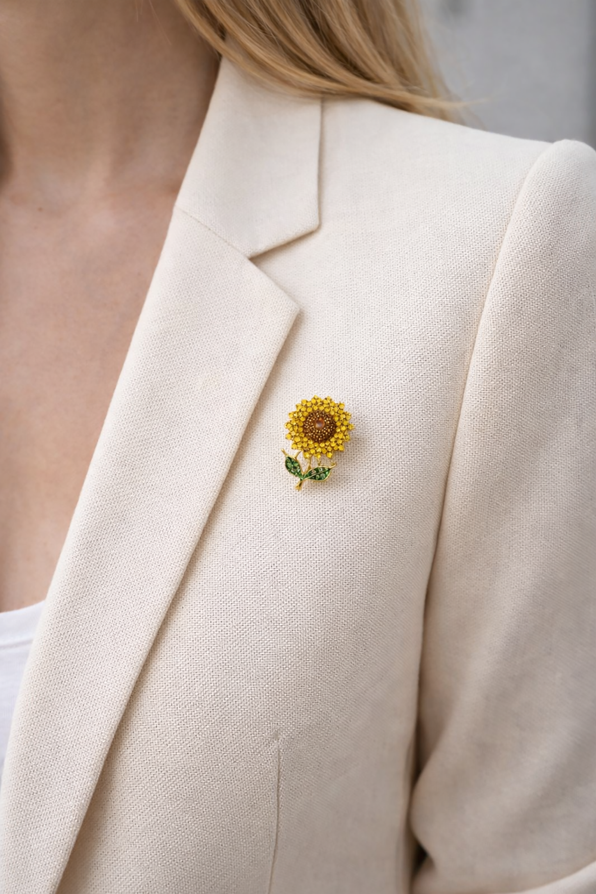 Beyaz Taşlı Ay Çiçeği Broş