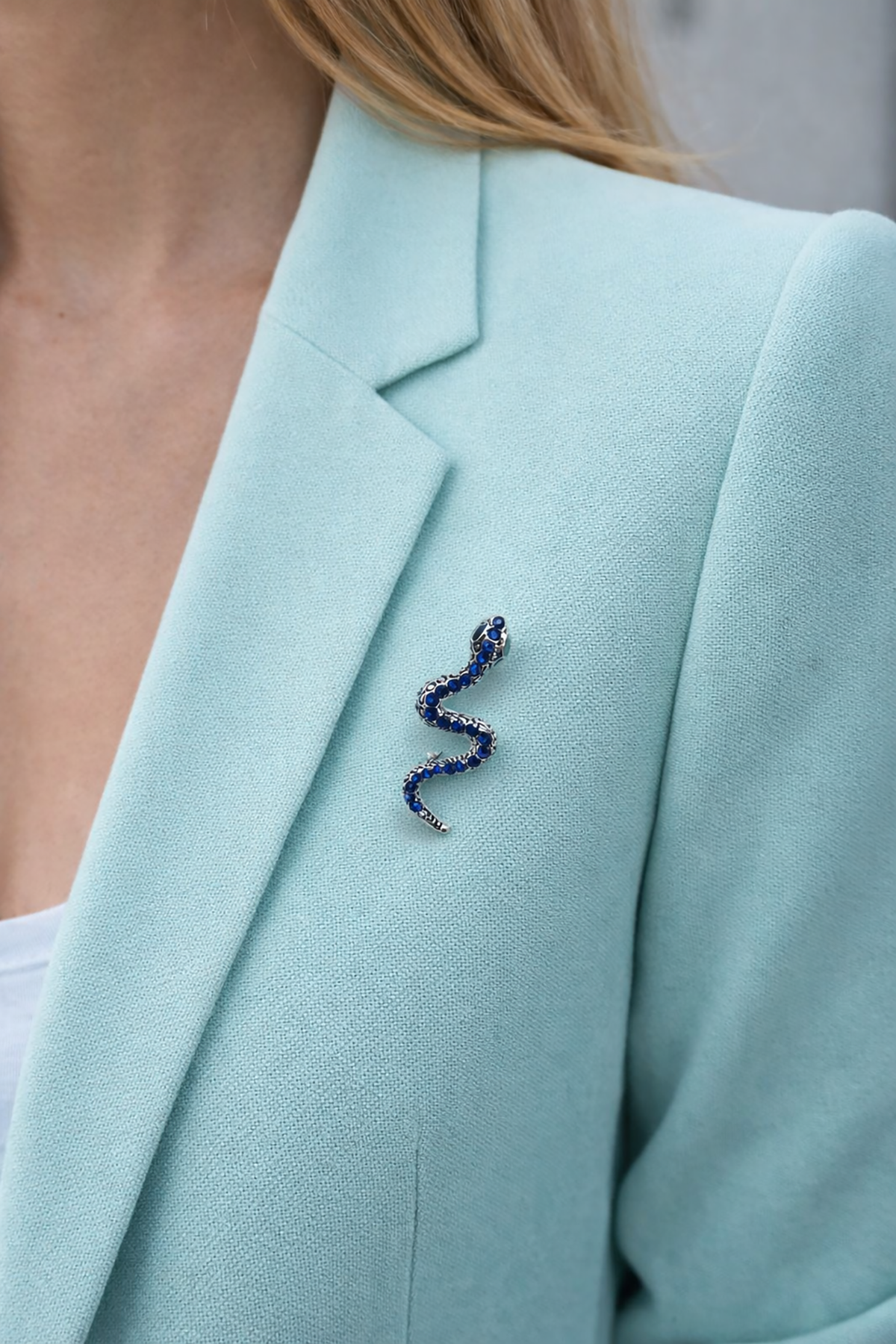 Mavi Taşlı Yılan İğneli Broş