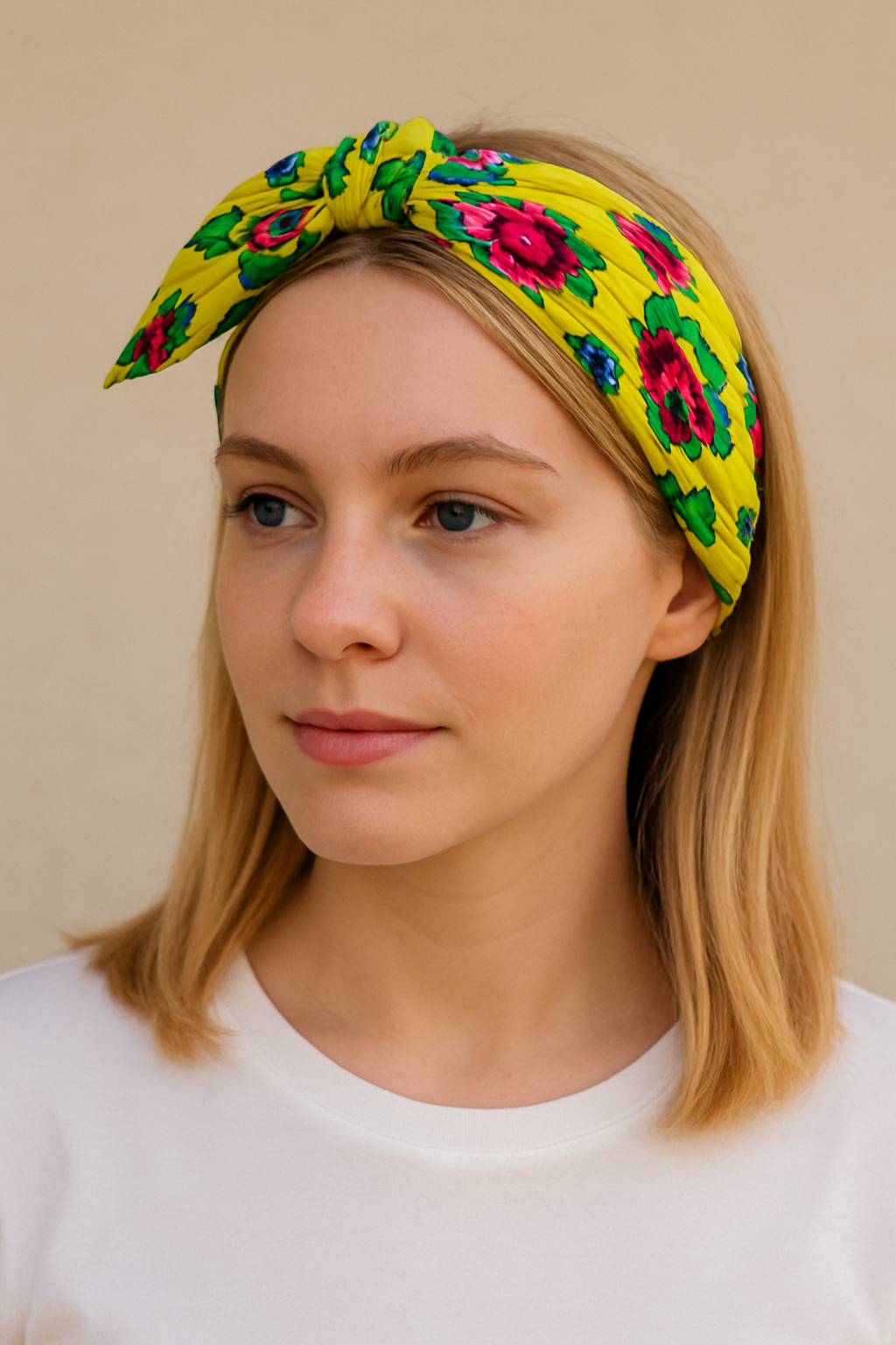 SARI BEYAZ PUANTİYELİ FULAR