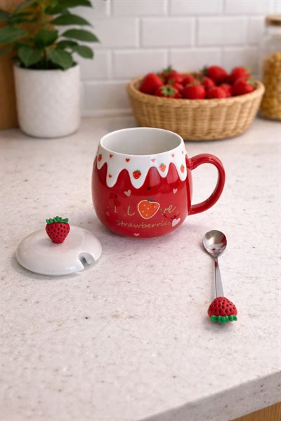 Çilek Figürlü Kaşık Kapaklı Kulplu Seramik Kupa 380 Ml