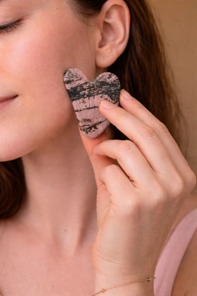 Rhodonite Kalp Gua Sha Doğal Yüz Masaj Taşı