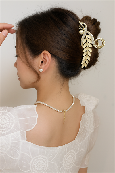 ZİRGON TAŞLI İNCİ TEDAYLI ÇİÇEK FİGÜRLÜ METAL MANDAL TOKA