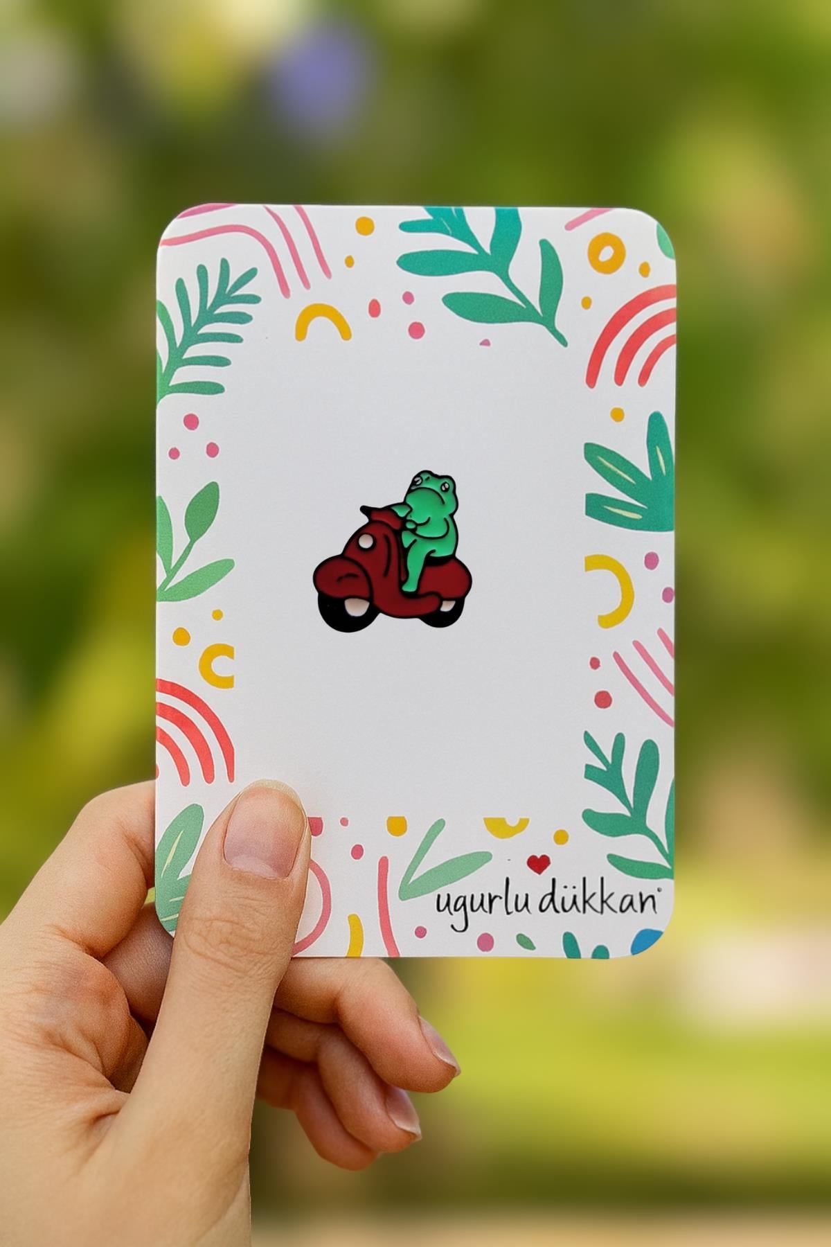 Araba Kullanan Kurbağa  Rozeti
