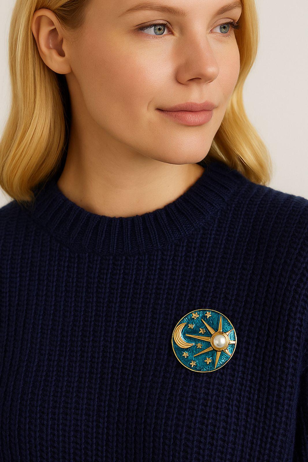 BEYAZ İNCİLİ GÜNEŞ SARI AY İĞNELİ BROŞ