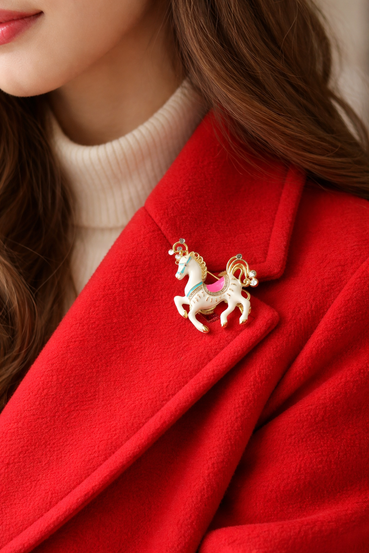 Beyaz Pembe Eyerli At Broş