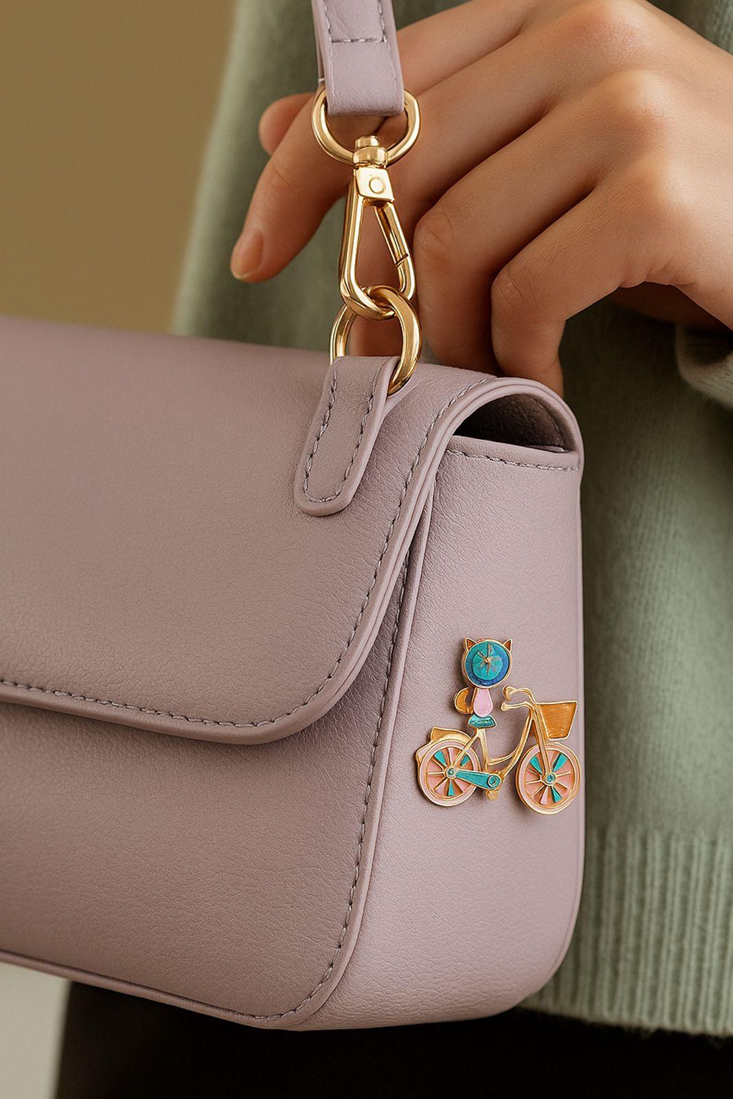 BİSİKLETLİ KEDİ İĞNELİ BROŞ