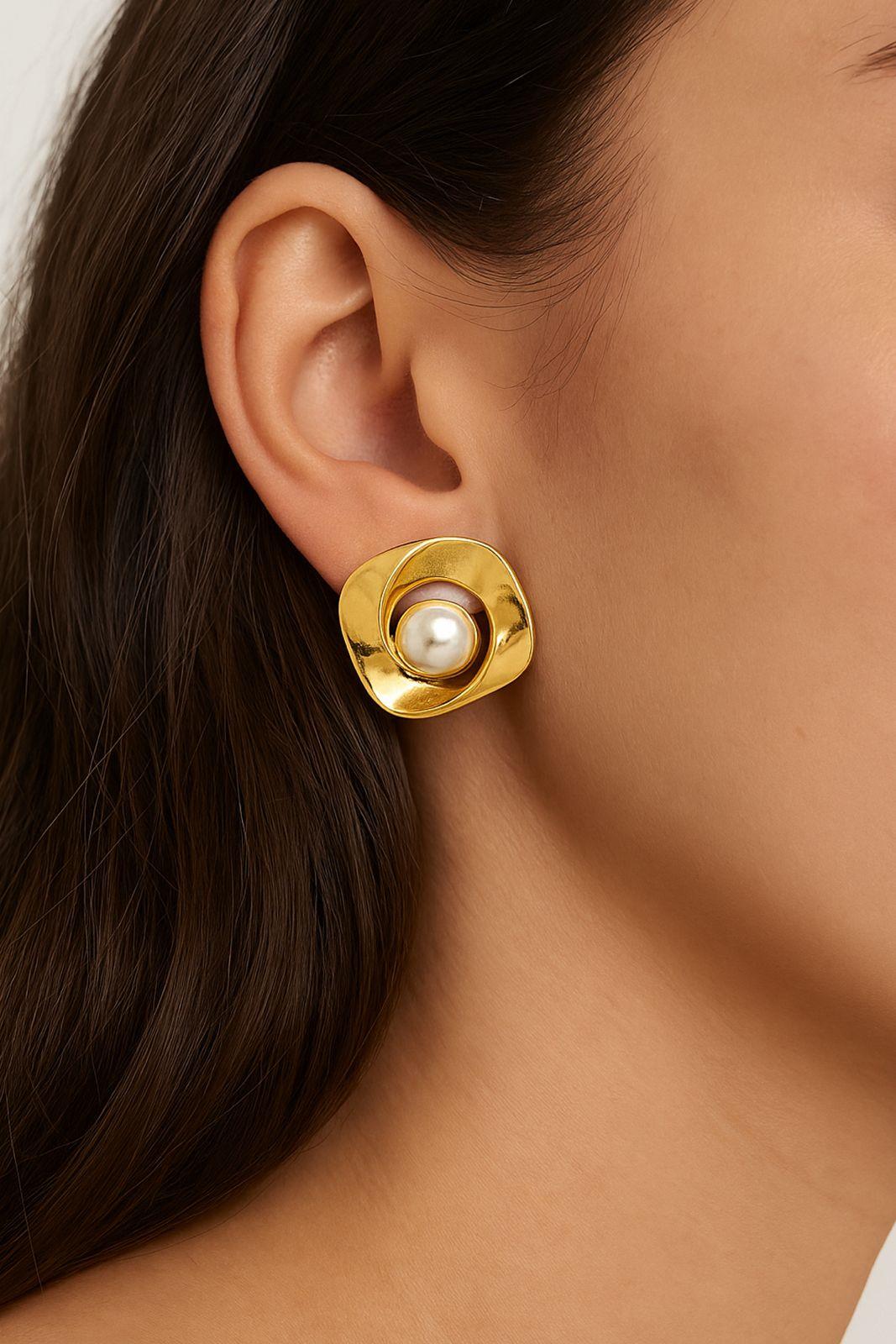 DAMLA ORTASI İNCİLİ KÜPE