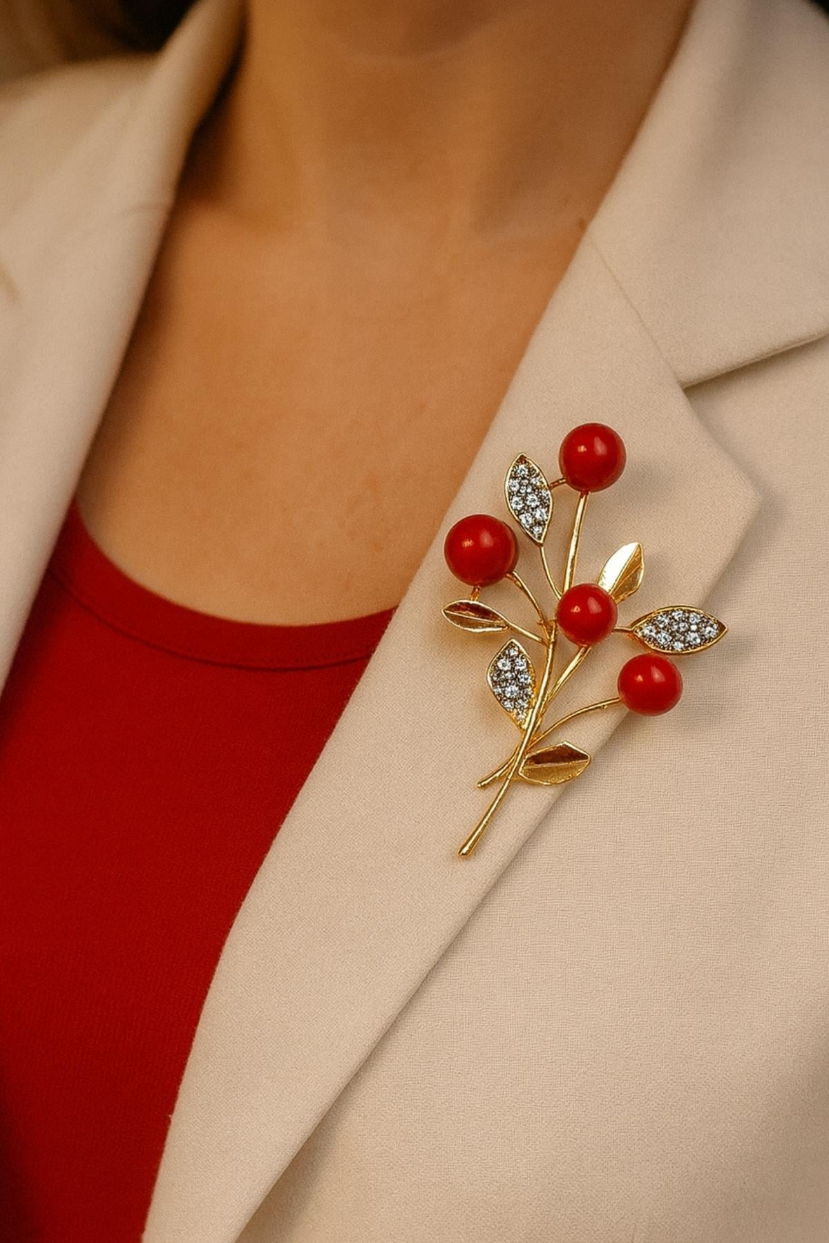 Elmas Taşlı Kokina Çiçeği İğneli Broş