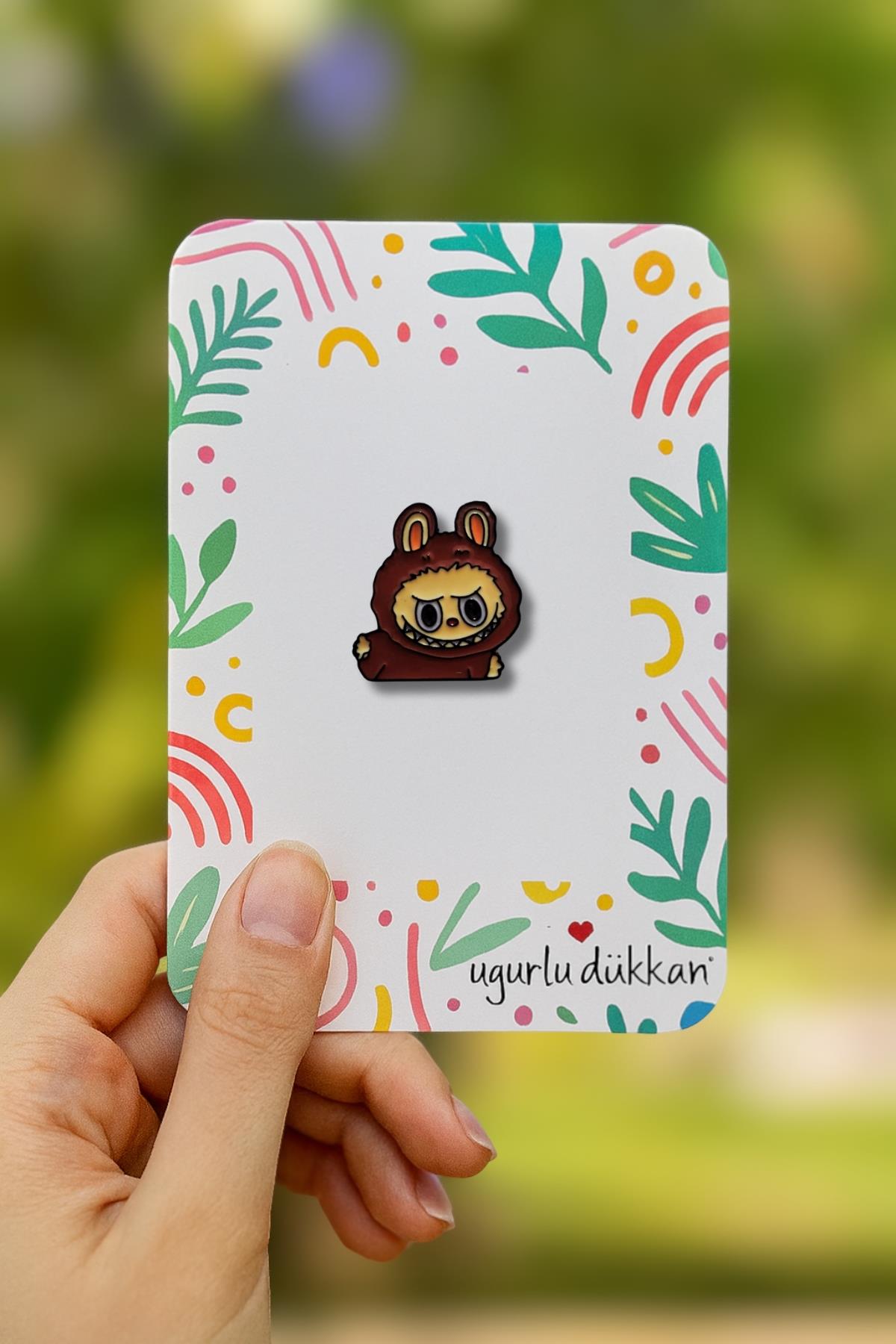 Kahverengi Labubu Rozeti