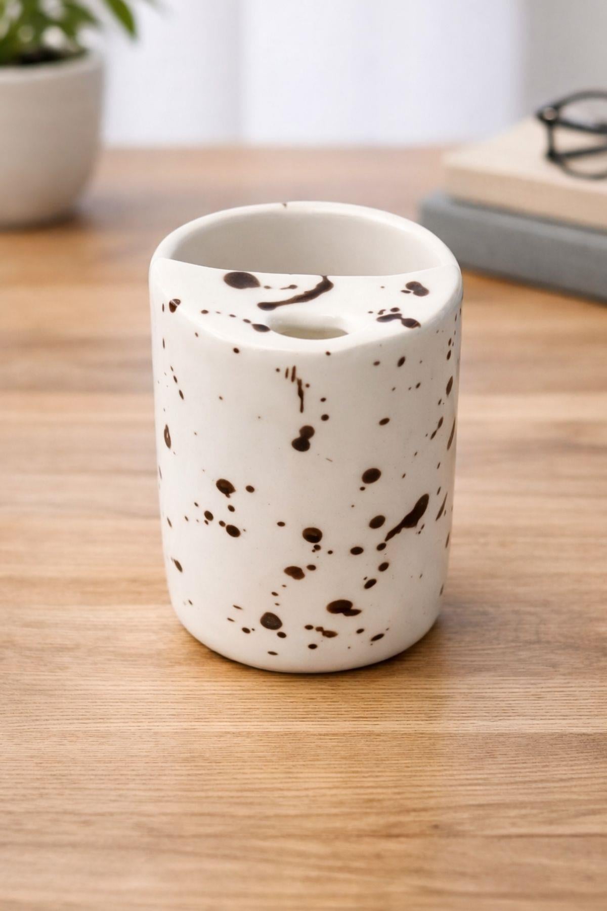 Kahverengi Puantiyeli Kulpsuz Latte Bardağı