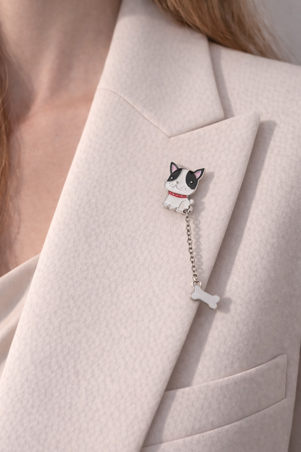 Kemik Tasmalı Sevimli  Köpek İğneli Broş