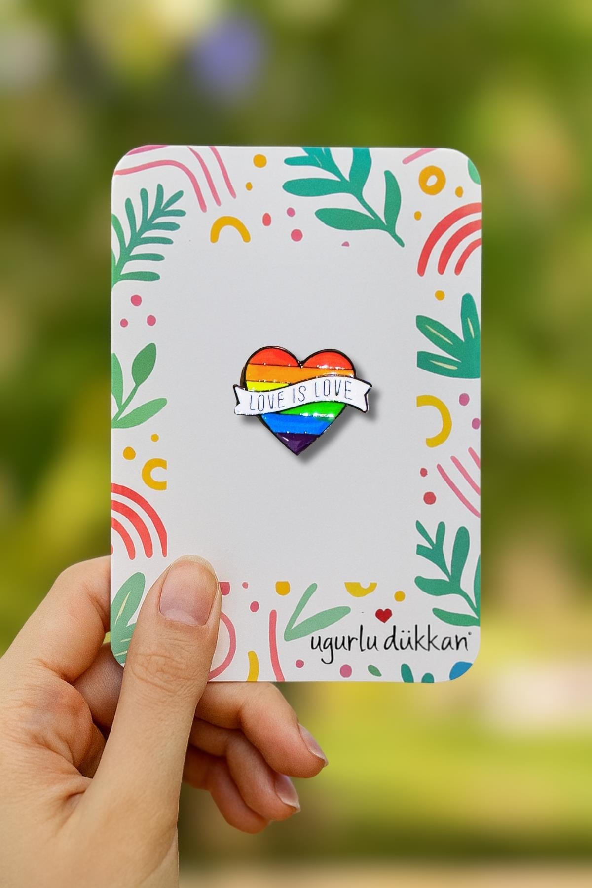 LOVE IS LOVE ROZETİ