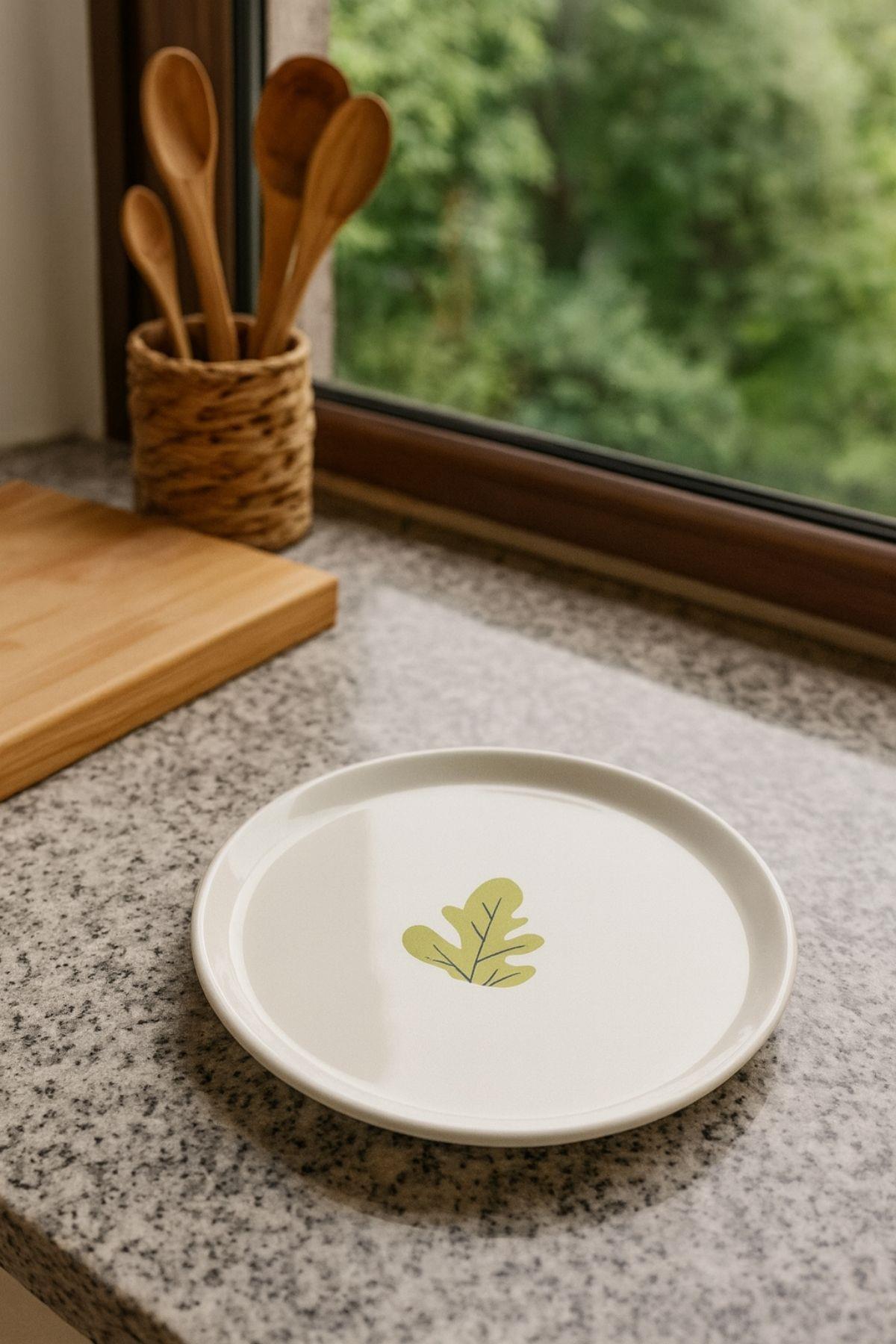 Meşe Yaprağı Figürlü Beyaz Tabak