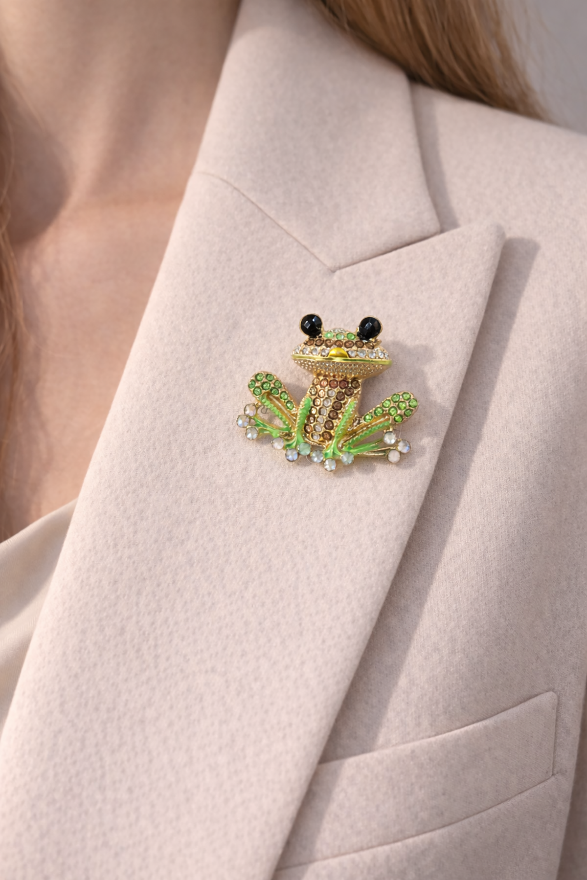Sevimli Oturan Kurbağa İğneli Broş