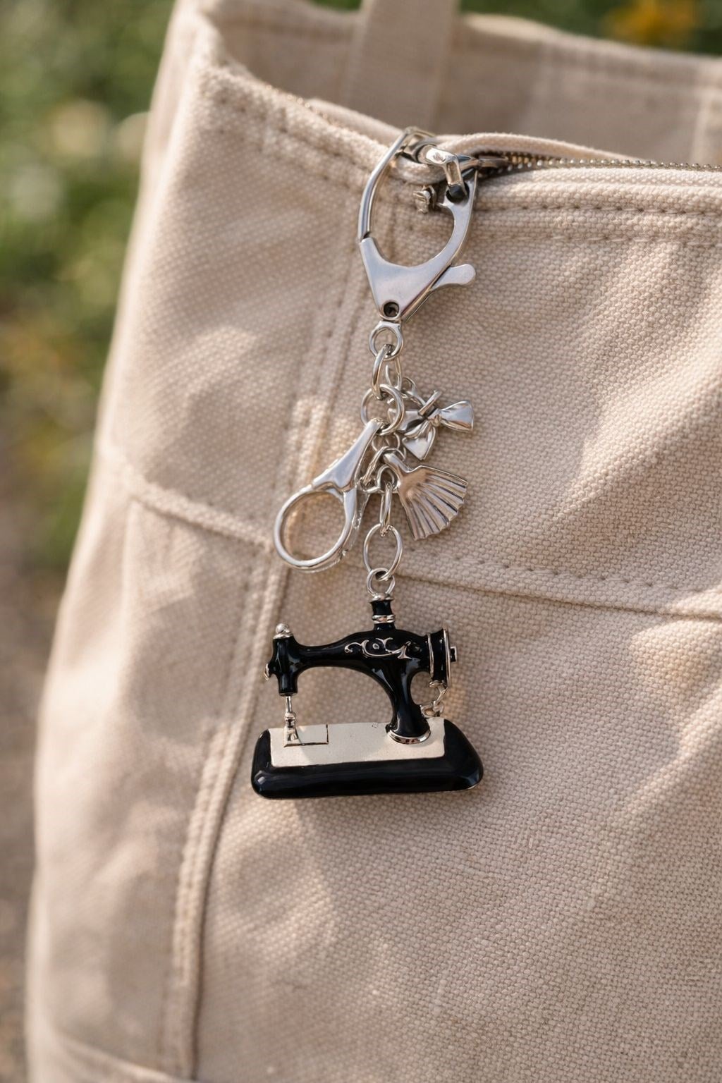 Silver Siyah Dikiş Makinalı Anahtarlık
