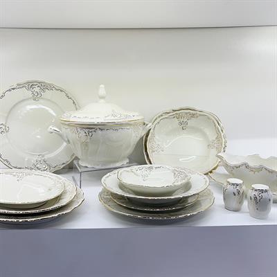 Bernadotte Czech Republic Regalia 77 Piece Dinner Set Gold