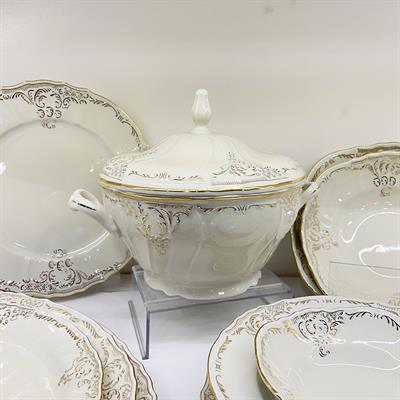 Bernadotte Czech Republic Regalia 77 Piece Dinner Set Gold