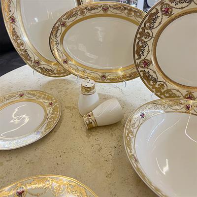 Everre 58 Piece Porcelain Dinner Set for 12 People