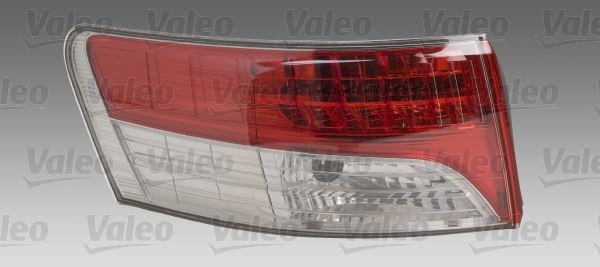 Toyota Avensis Sedan Sağ Dış Stop Lambası