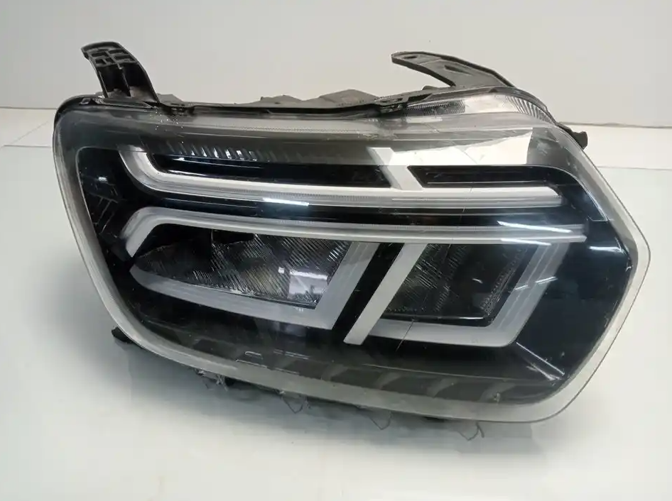 Duster 2022 Sonrası Ön Far Sağ Beyaz Çizgili 260106194R