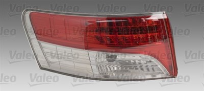 Toyota Avensis Sedan Sol Dış Stop Lambası