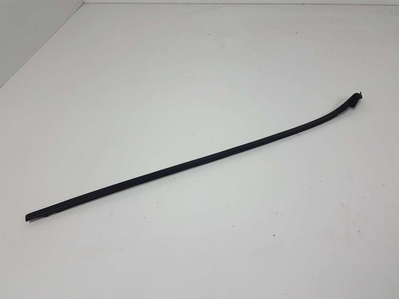 Opel Astra K Ön Sağ Cam Çıtası GM