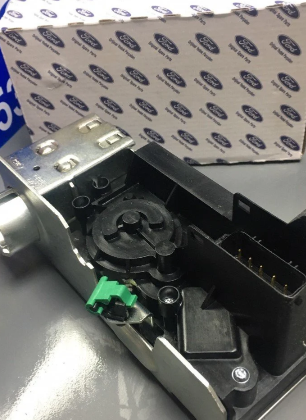 Ford Connect Ön Sol Kapı Kilidi 2009-