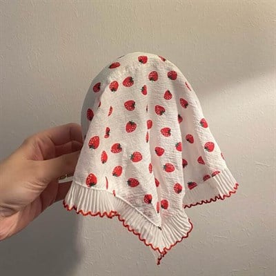 Çilekli Taç Bandana - Beyaz