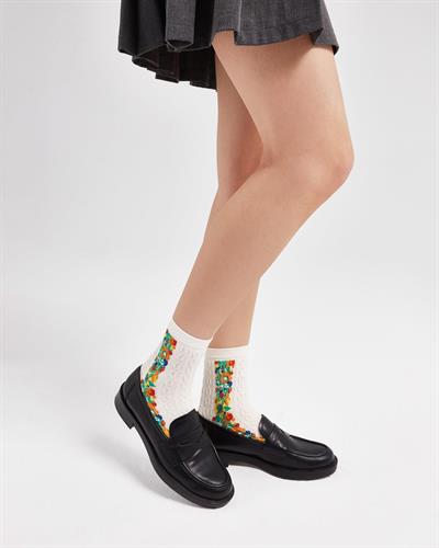 Kadın Kabartmalı Etnik Desenli Çorap Krem