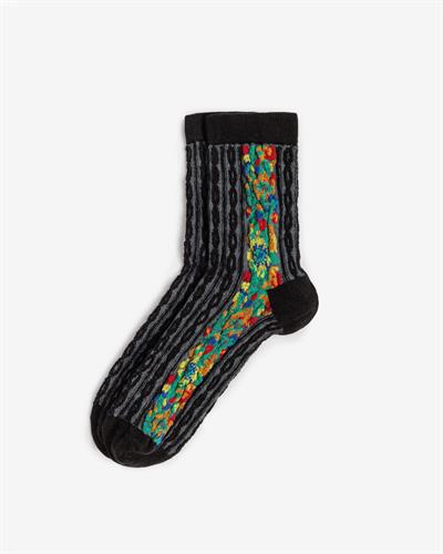 Kadın Kabartmalı Etnik Desenli Çorap Siyah