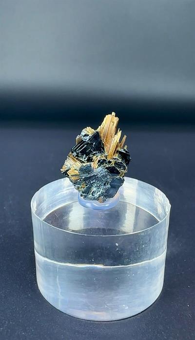 ALTIN RENKLİ RUTİLLİ HEMATİT 2,5 GR.