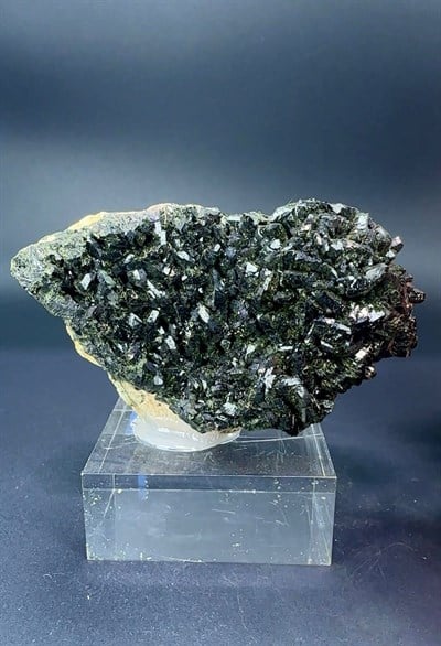 KOYU YEŞİL KRİSTAL EPİDOT 154 GR.