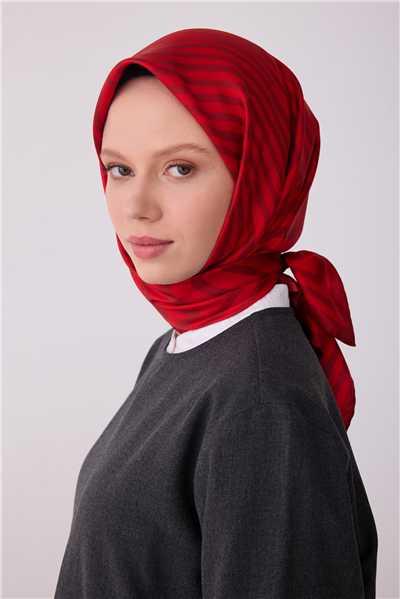 Kırmızı Geometrik Desen %100 Twill İpek Eşarp 4325-03