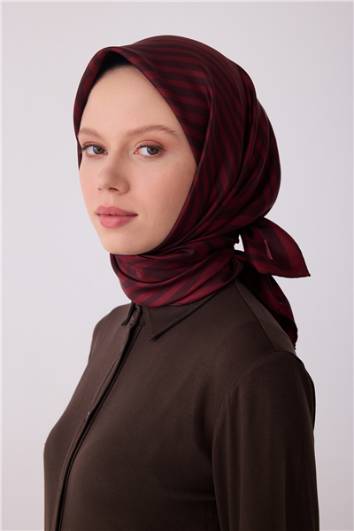 Kırmızı Geometrik Desen %100 Twill İpek Eşarp 4325-51