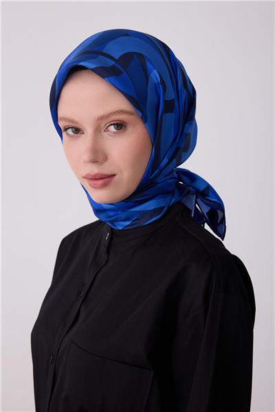 Mavi Geometrik Desen %100 Twill İpek Eşarp 4327-84