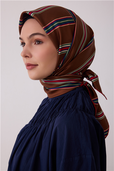 Kahverengi Geometrik Desen %100 Twill İpek Eşarp 4405-32
