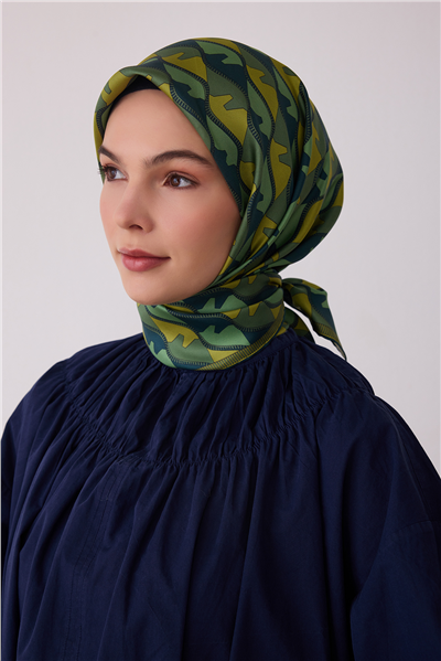 Yeşil Geometrik Desen %100 Twill İpek Eşarp 4406-56