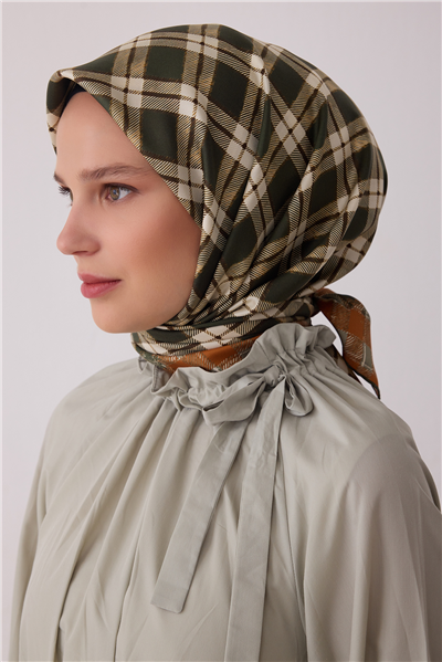 Yeşil Geometrik Desen %100 Twill İpek Eşarp 4421-51