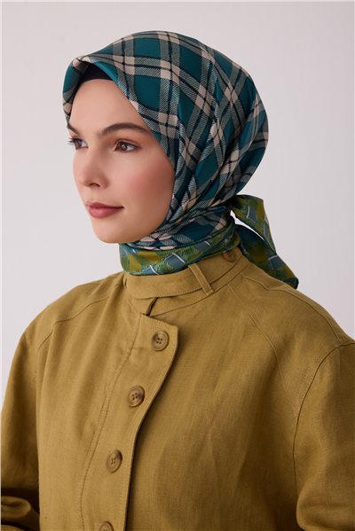 Yeşil Geometrik Desen %100 Twill İpek Eşarp 4421-80