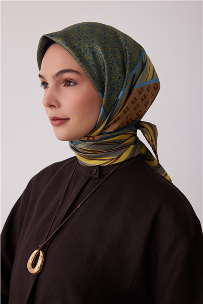 Yeşil Geometrik Desen %100 Twill İpek Eşarp 4423-02
