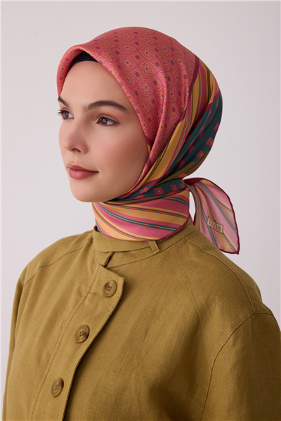 Pembe Geometrik Desen %100 Twill İpek Eşarp 4423-03