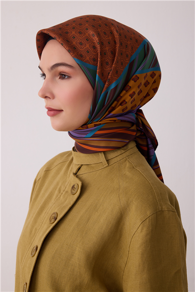 Kahverengi Geometrik Desen %100 Twill İpek Eşarp 4423-51