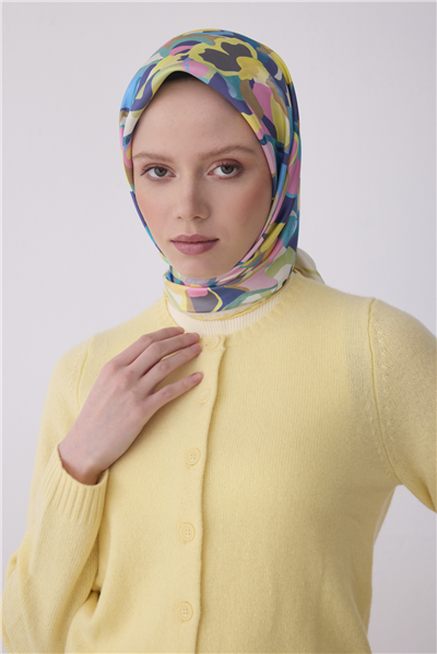 Sarı Çiçek Desen %100 Twill İpek Eşarp 4312-81