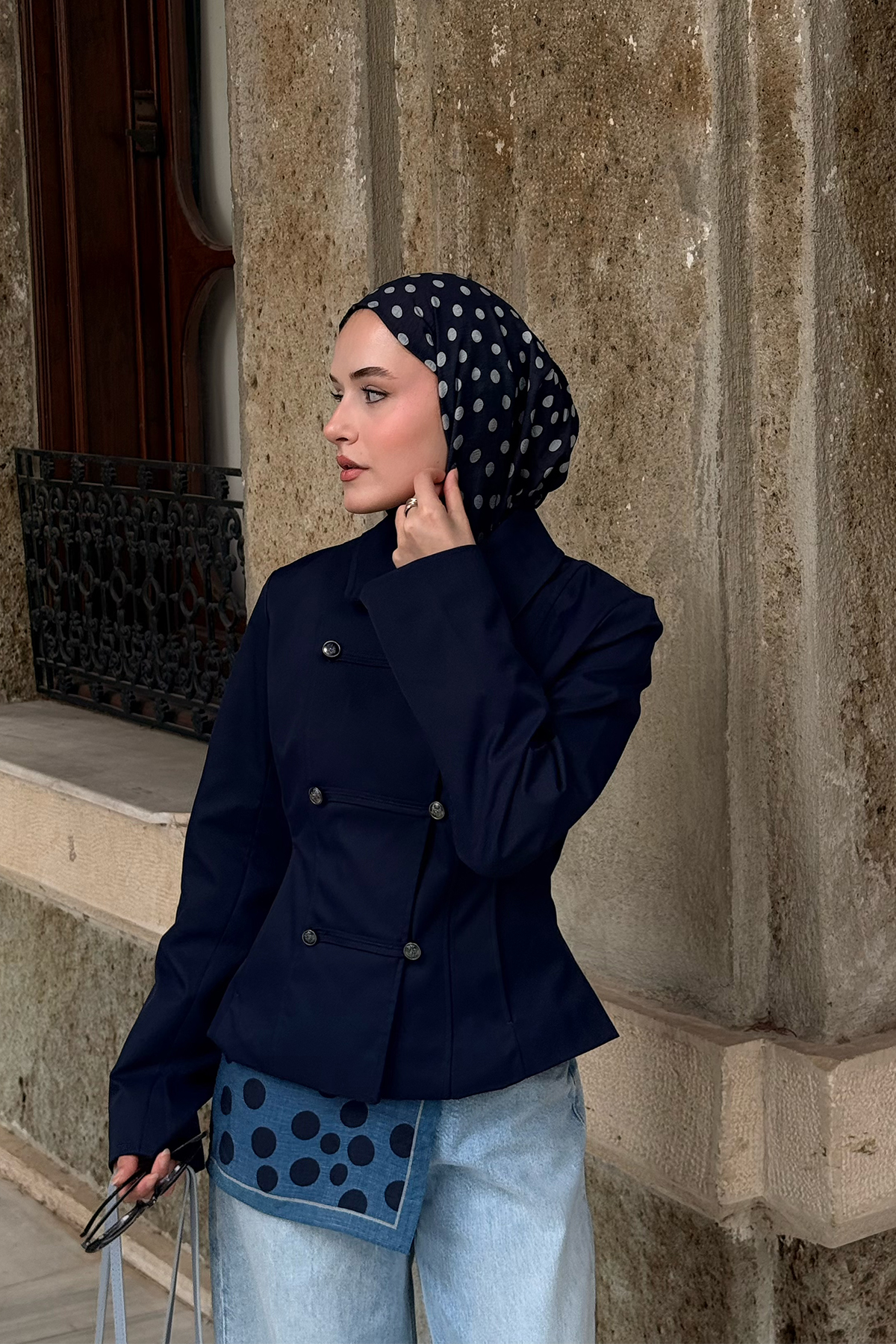Özge Şener - Belli Fresh Puantiye Desen Lacivert Lena Şal