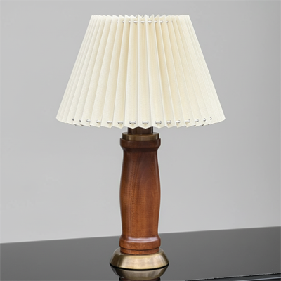 Ahşap Gövdeli Pileli Masa Abajuru