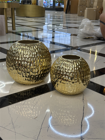 Gold Çekiç Desenli Küre Vazo Seti
