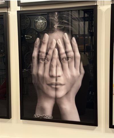 Kadın Portresi Cam Baskı Tablo