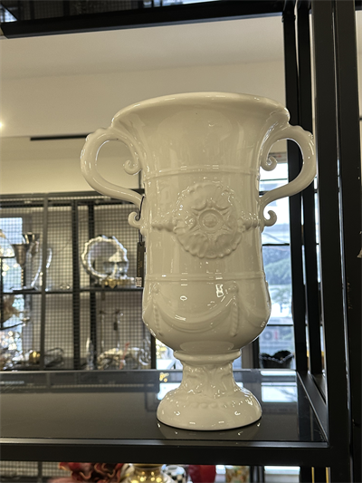 Kulplu Beyaz Seramik Vazo