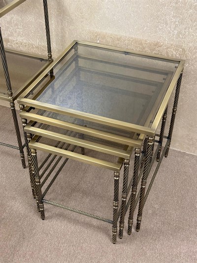 Metal Eskitme Camlı Zigon Sehpa