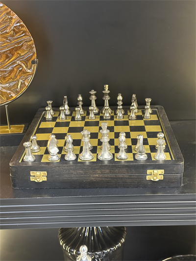 Metal Figürlü Ahşap Satranç Takımı